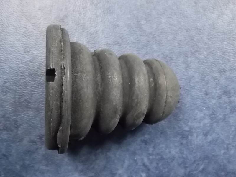 D Rear suspension rubber pad of engine