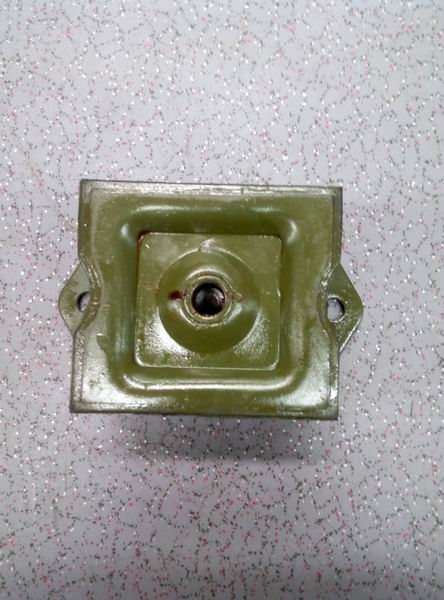 Front engine support pad