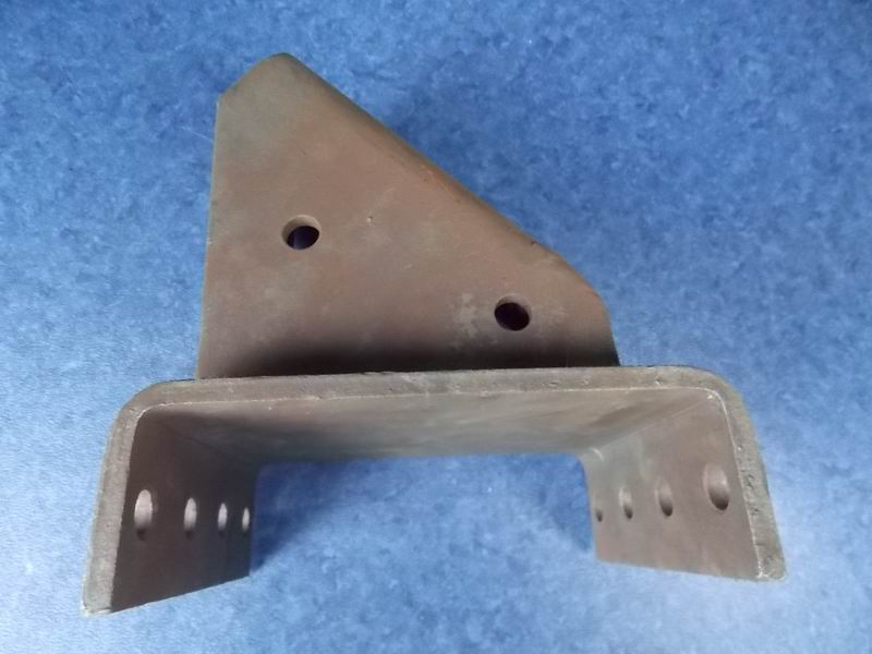 D Front suspension lower left bracket (20); without paint-1
