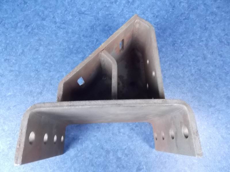 D Front suspension lower left bracket (20); without paint-2