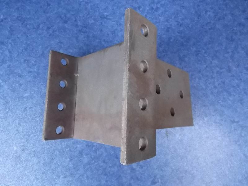 D Front suspension lower left bracket (20); without paint-3