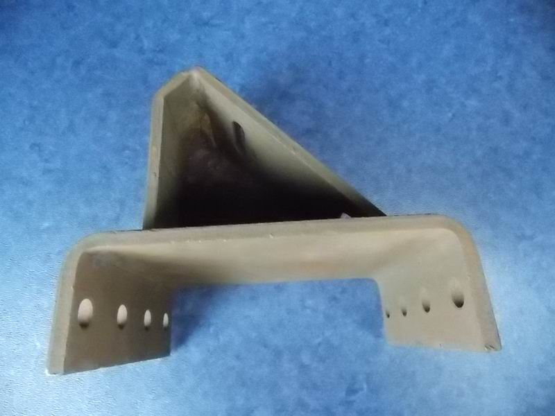 D Front suspension lower right bracket (20); without paint-1