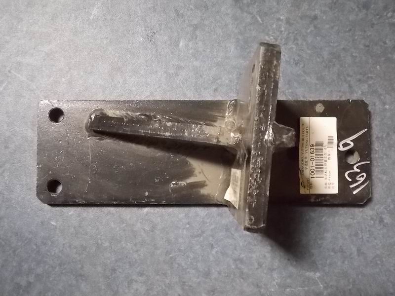 D Engine rear suspension bracket (left)