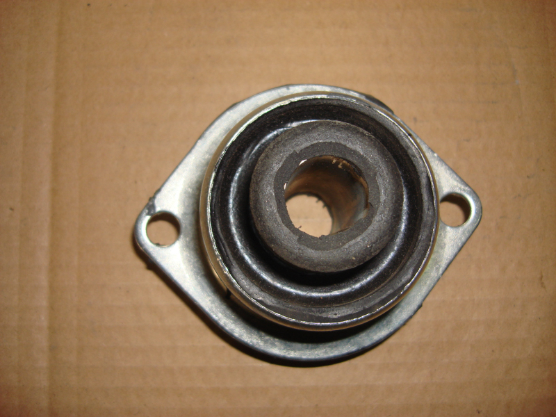 Rear suspension pad assembly of engine