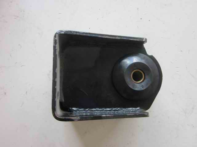 Right-hand pad of rear engine