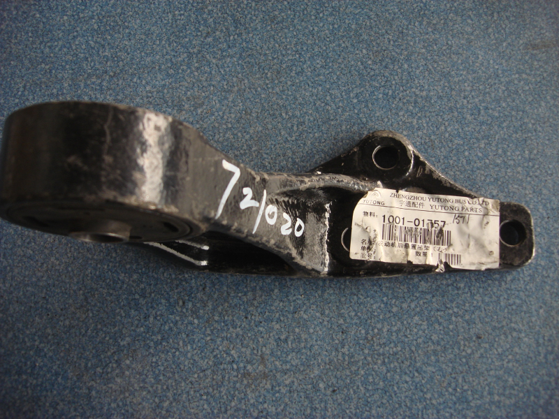 Rear suspension hanger of the engine (right)-1