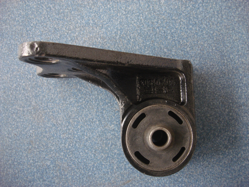 Rear suspension hanger (left)-1
