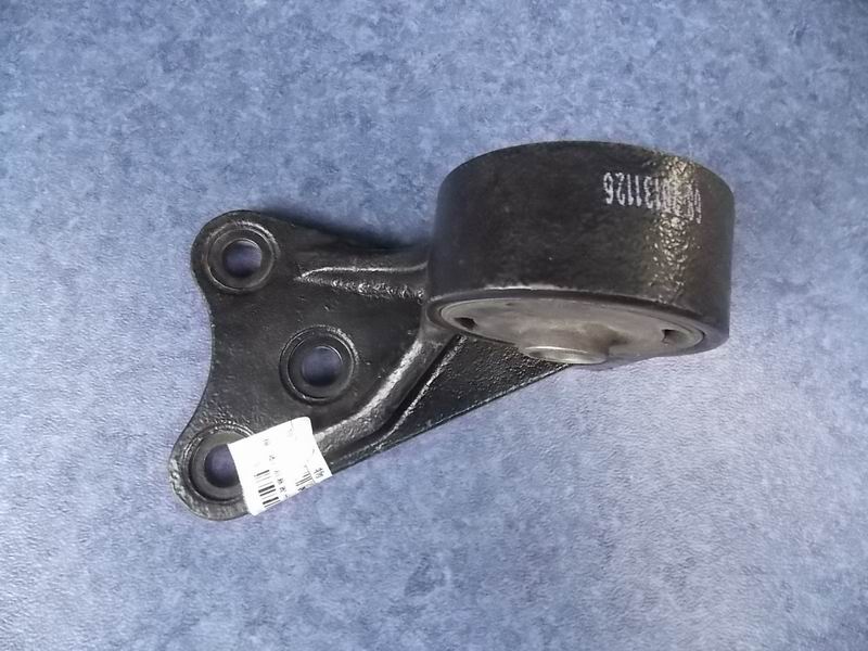 Rear suspension hanger (right)