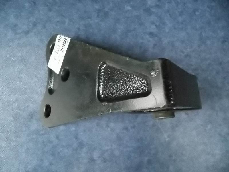 Rear suspension hanger (right)-2