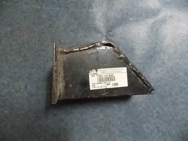 Верхний кронштейн передней подвески (левый)-2