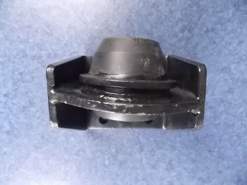 Left rubber pad in front of the engine