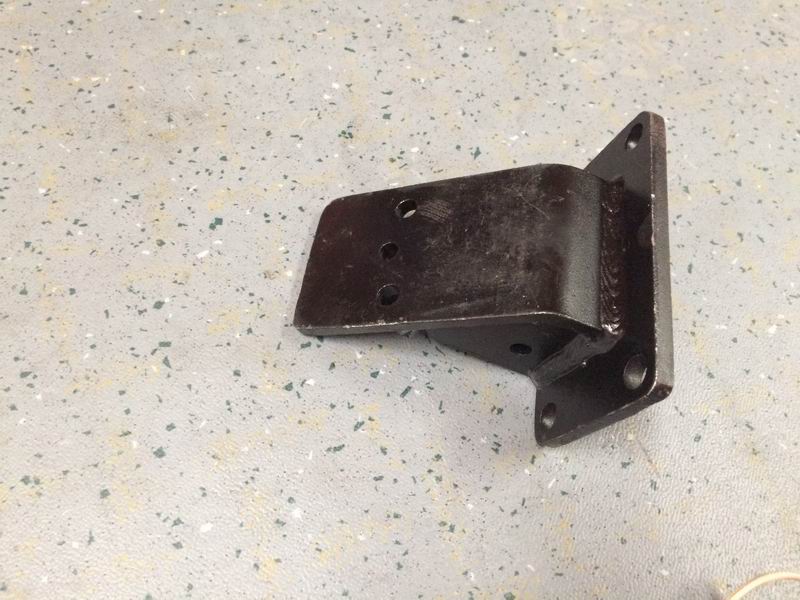 Front suspension upper bracket assembly of engine (left)