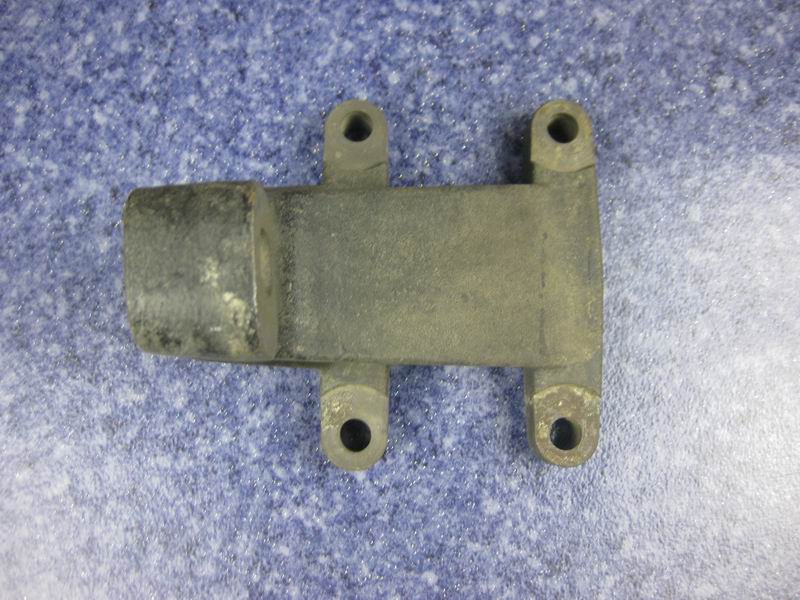 Передняя стойка двигателя - правая-1