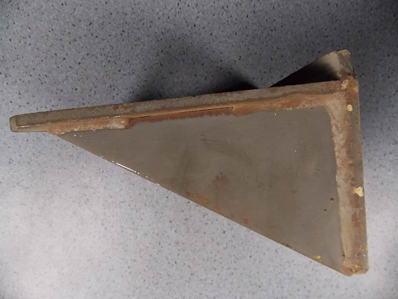 D Lower left bracket is placed in front of the engine (process 20)-1