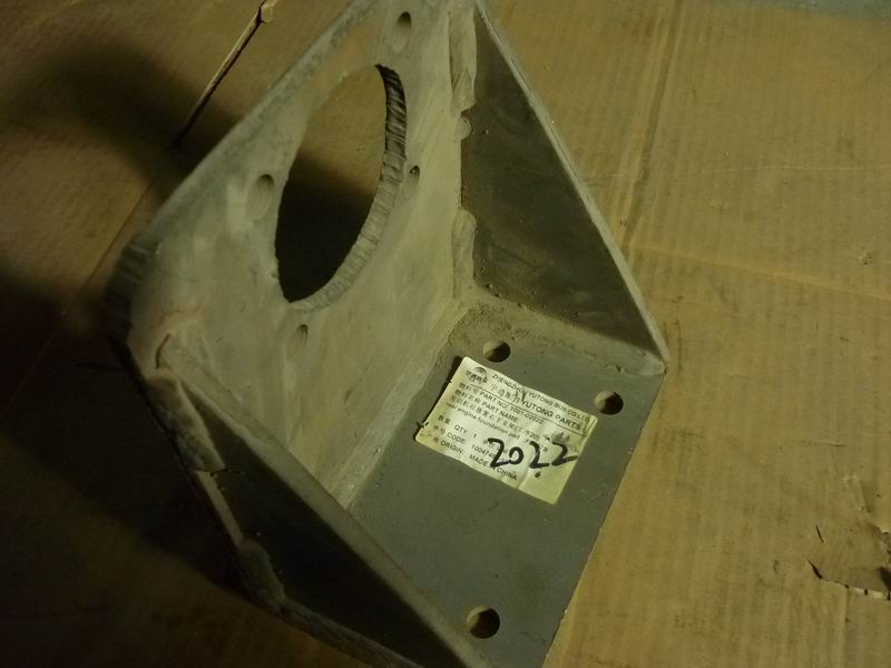 D Lower right bracket is placed in front of the engine (process 20)