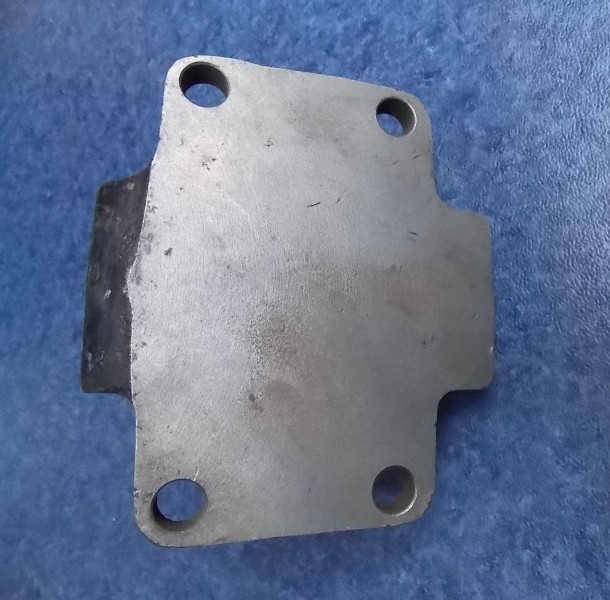 Front suspension upper right bracket-1