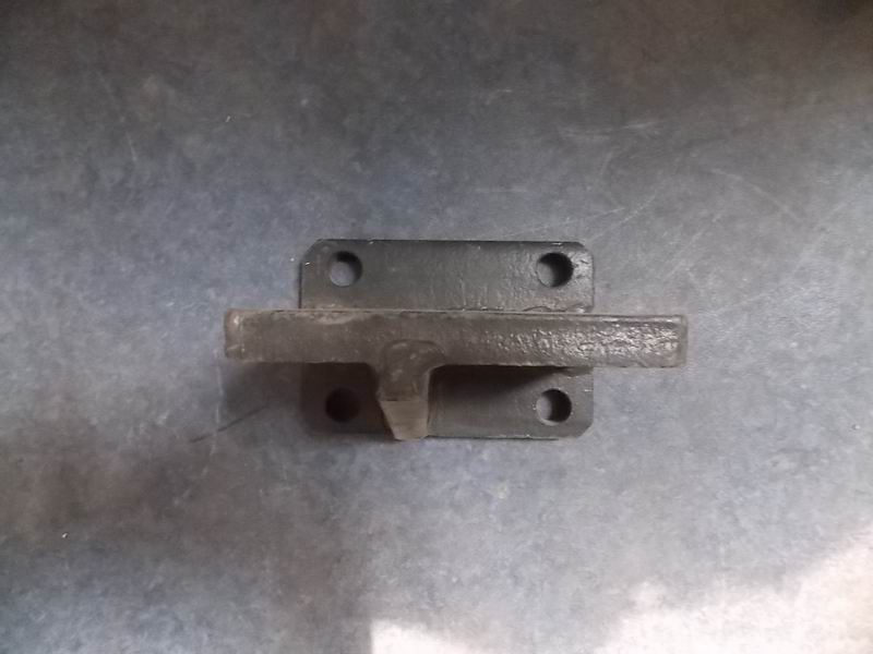 Front suspension upper bracket of engine (right)