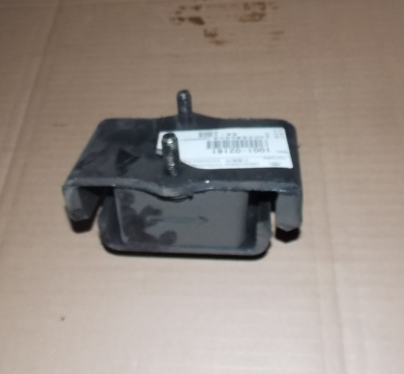 Подушка передней подвески двигателя в сборе-1