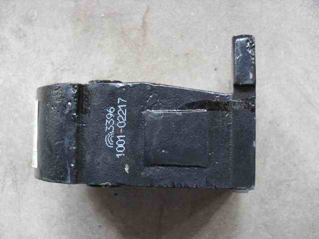 Кронштейн передней подвески верхний правый