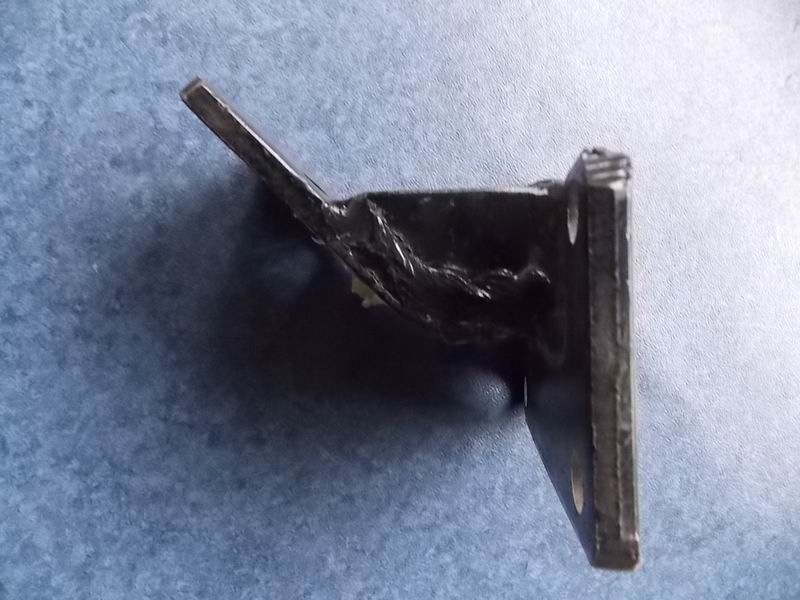 Front suspension bracket-right-1