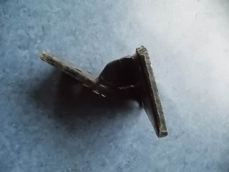 Front suspension bracket-left-1