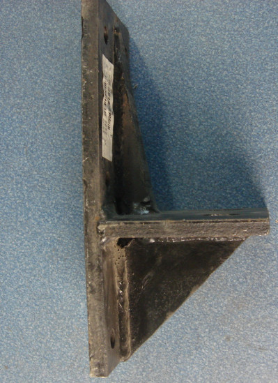 D Engine right rear suspension bracket-1