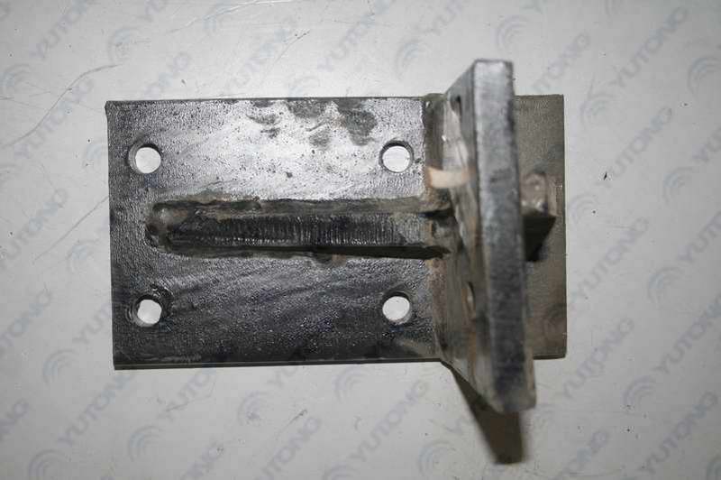 D Engine rear suspension bracket (right)