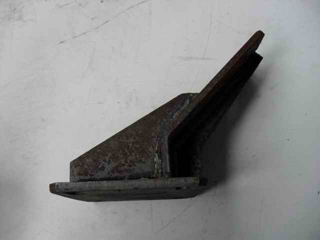 Front suspension bracket of engine (without paint)-2