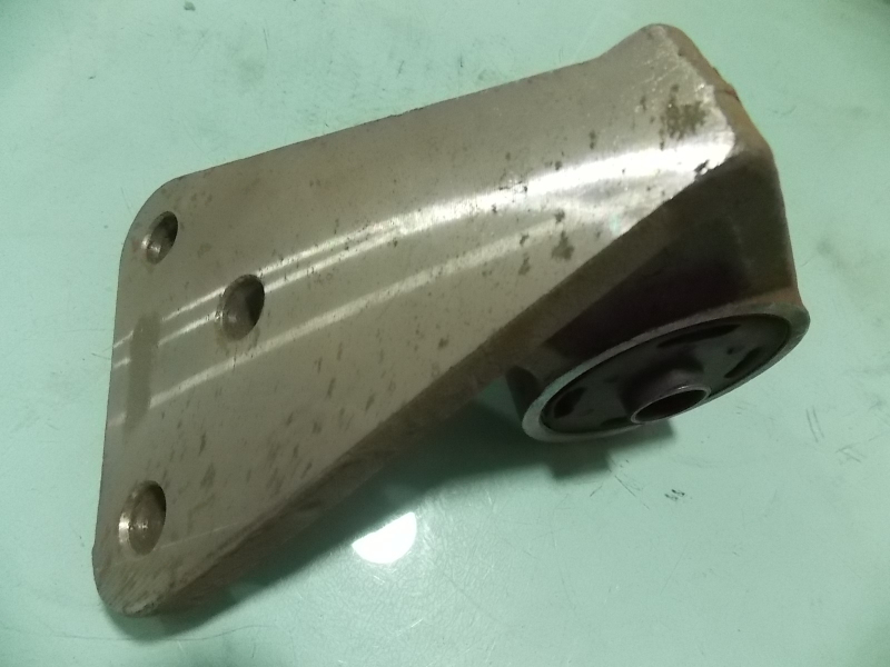 Engine rear suspension bracket-right-1