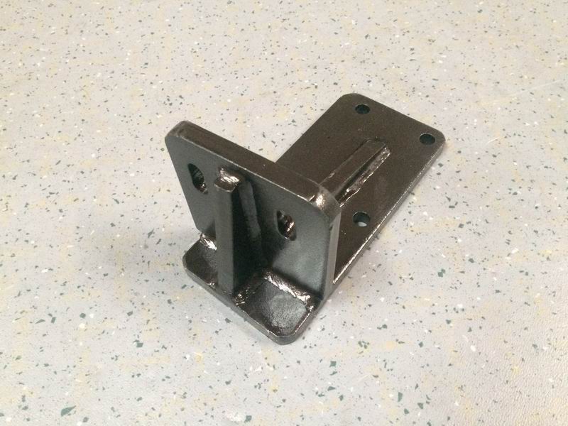 Правый кронштейн задней подвески-1