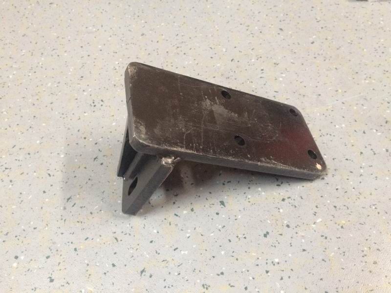 Правый кронштейн задней подвески-2