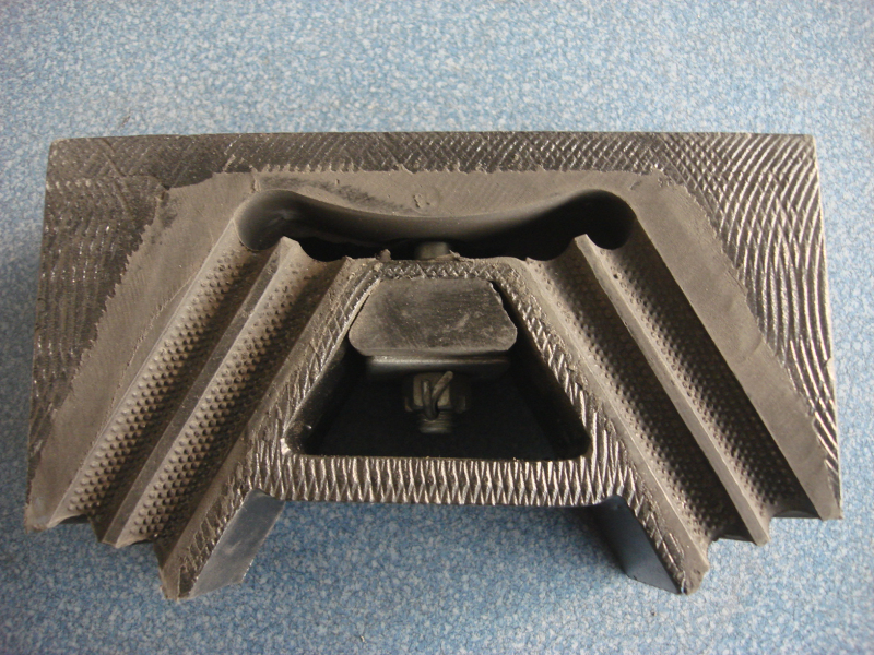 Rear suspension pad of engine
