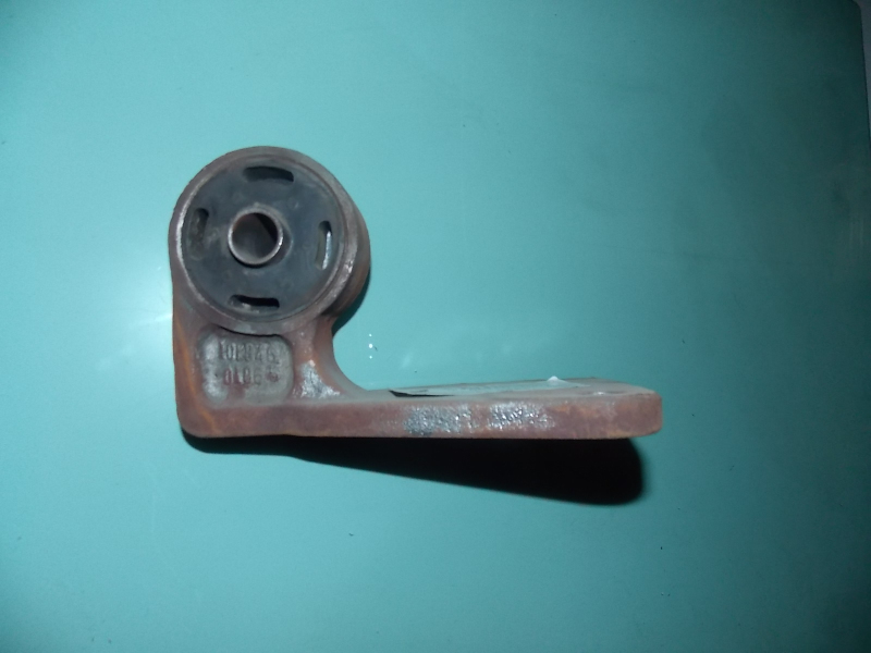 Задняя подвеска двигателя-правая