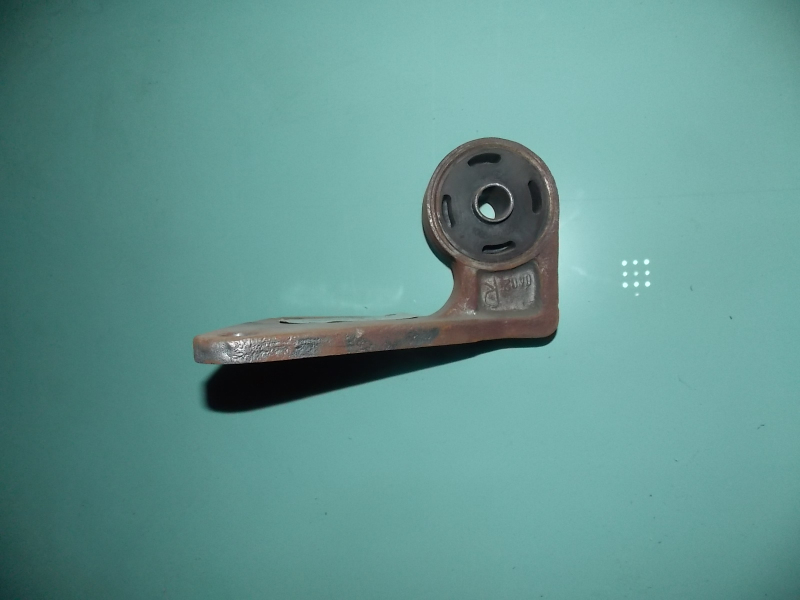 Engine rear suspension bracket-right-1