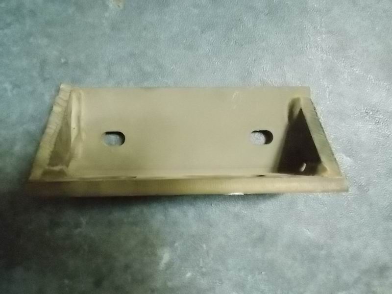 Front suspension reinforcement bracket for engine