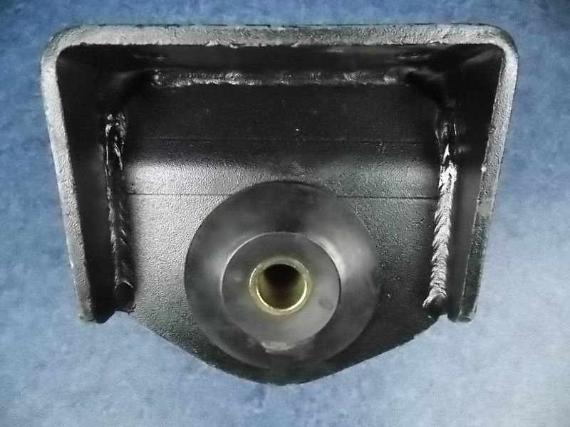 D The right rubber pad of the rear engine-3