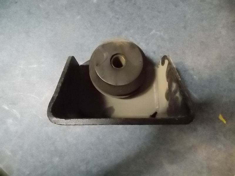 D The right rubber pad of the rear engine-2