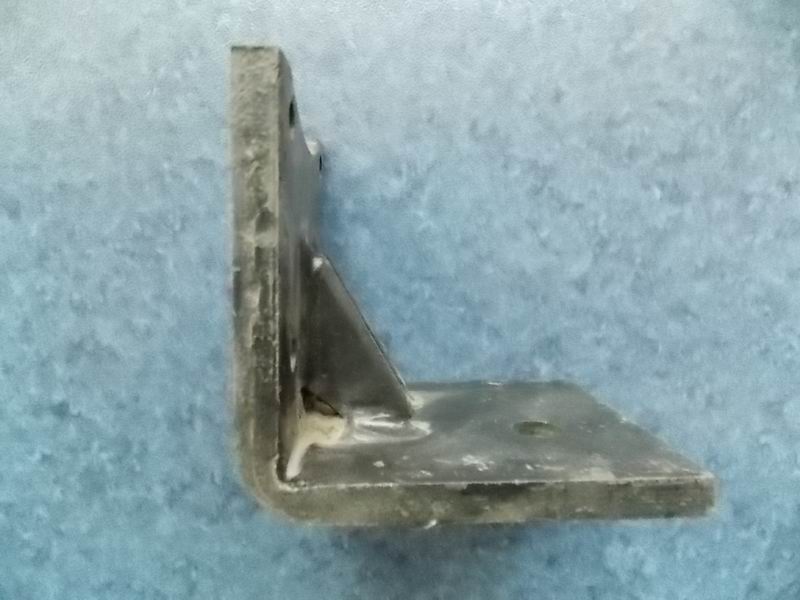 The rear suspension bracket of the engine-1