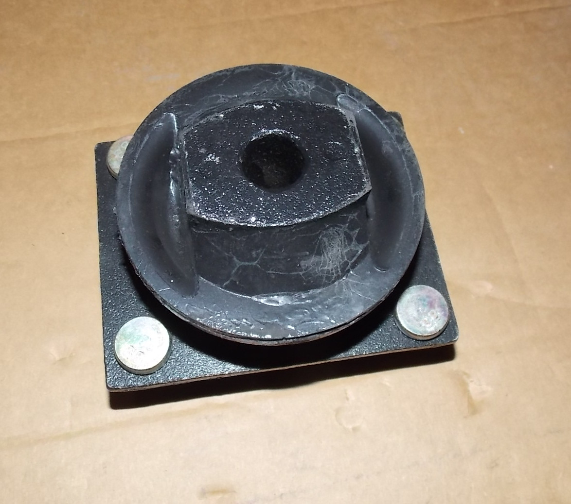 Подушка передней подвески в сборе-1