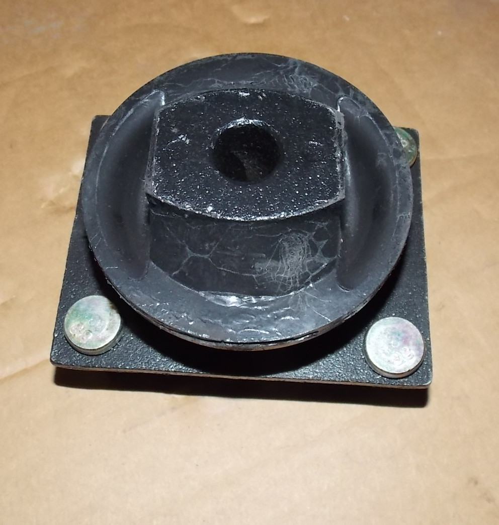 Подушка передней подвески в сборе-3