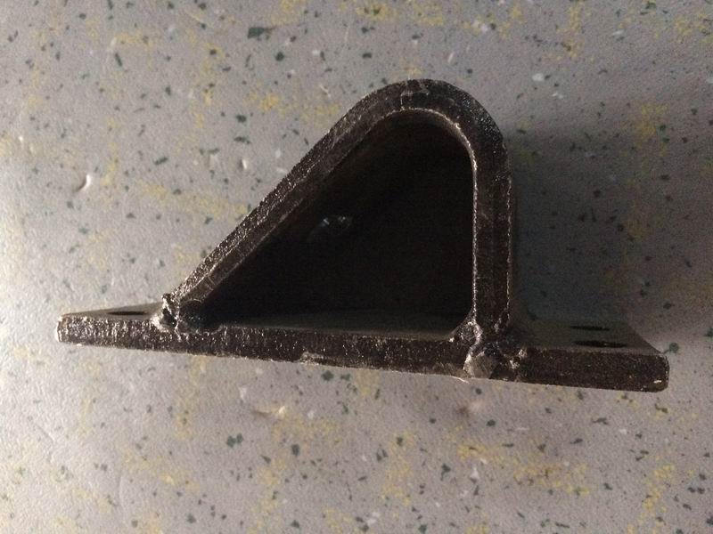 Кронштейн передний левый в сборе двигателя-1