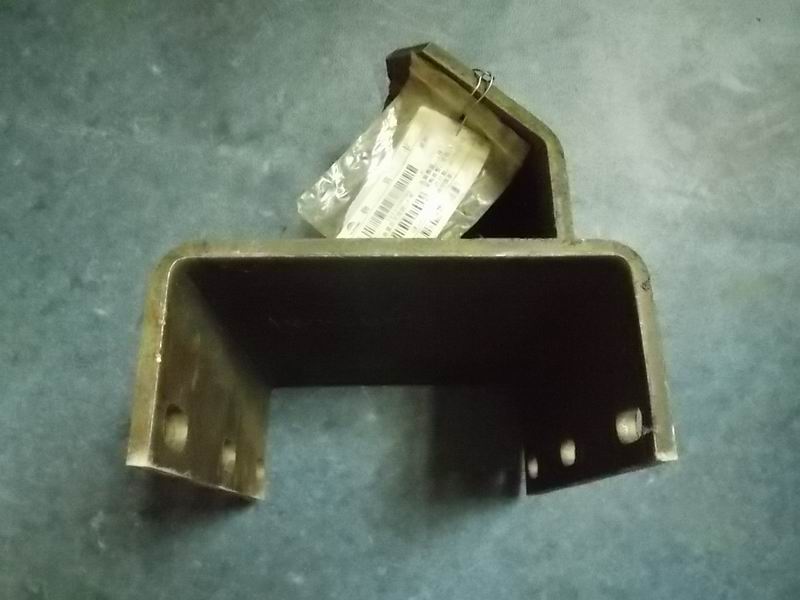 Front suspension lower bracket-1