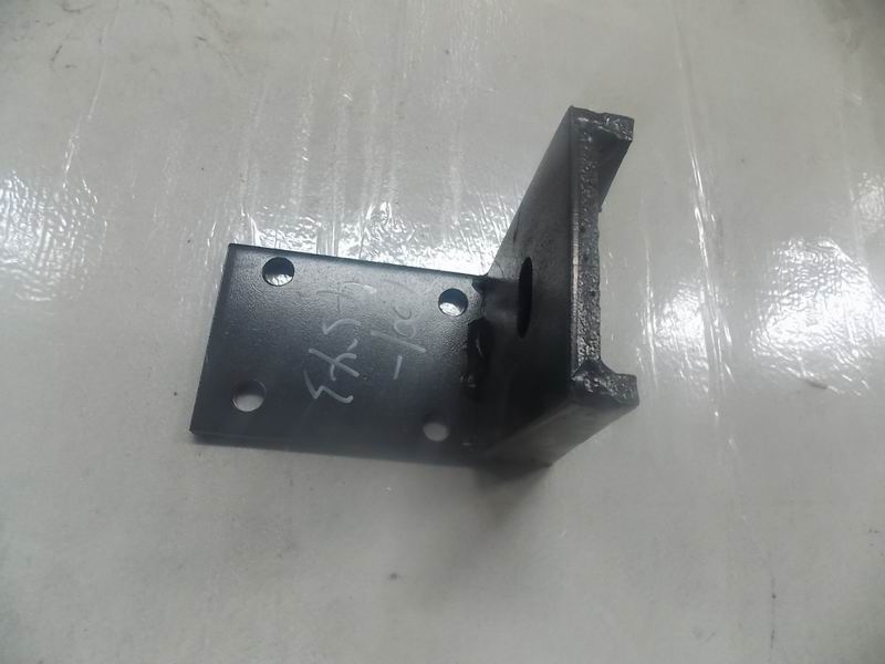 The upper right bracket is suspended behind the engine (electrophoresis)