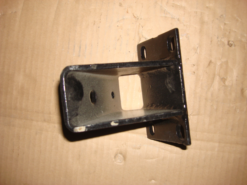 ЮК 4D передний правый кронштейн-4