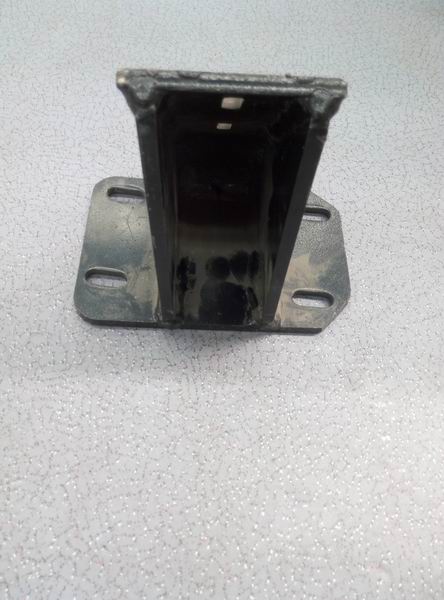 Front suspension right lower bracket