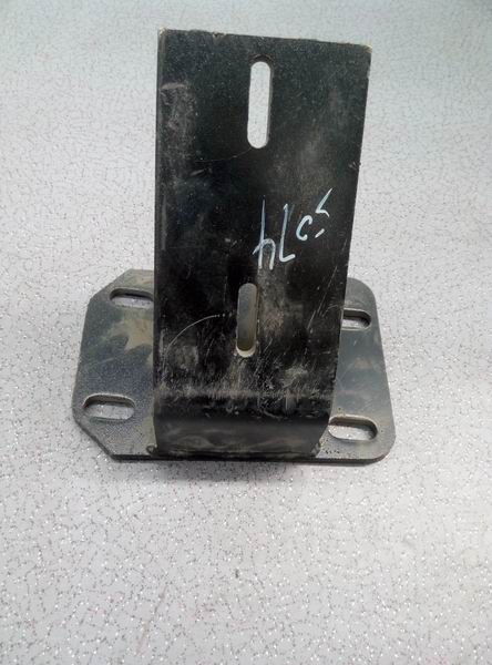 Front suspension right lower bracket-1