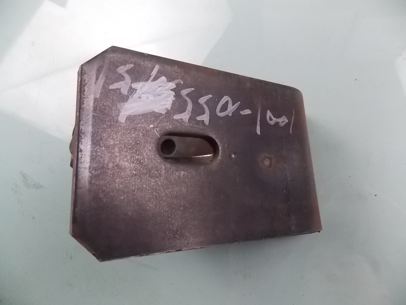 Front upper left bracket on engine suspension-1