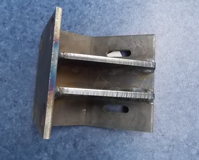 Lower left bracket is placed in front of the engine (process 20)-2