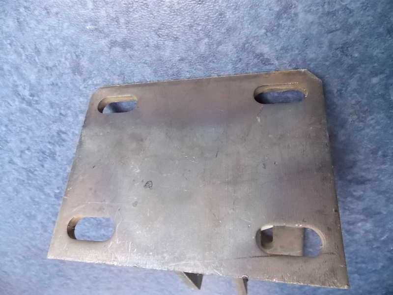 Lower left bracket is placed in front of the engine (process 20)-3