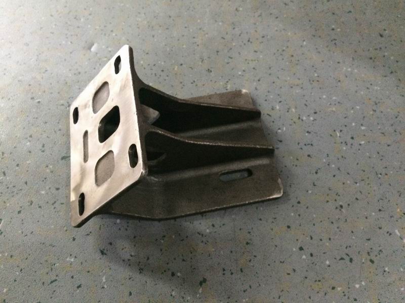 Нижний кронштейн подвески двигателя, передний правый, 90 , 11 * 40-2